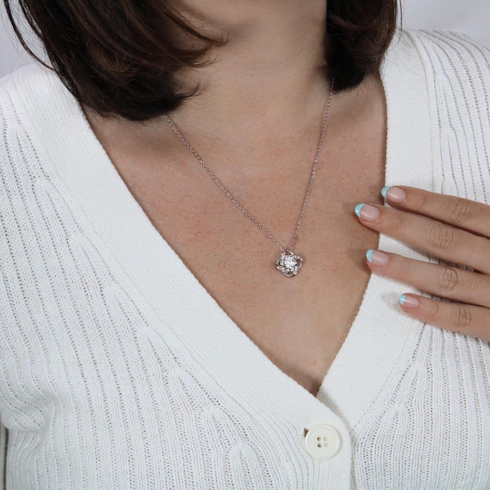 Personalized Bestie Necklace Gift – Custom Love Knot Friendship Jewelry, Meaningful Birthday Christmas Present for Best Friend – “A Friendship Like Ours”